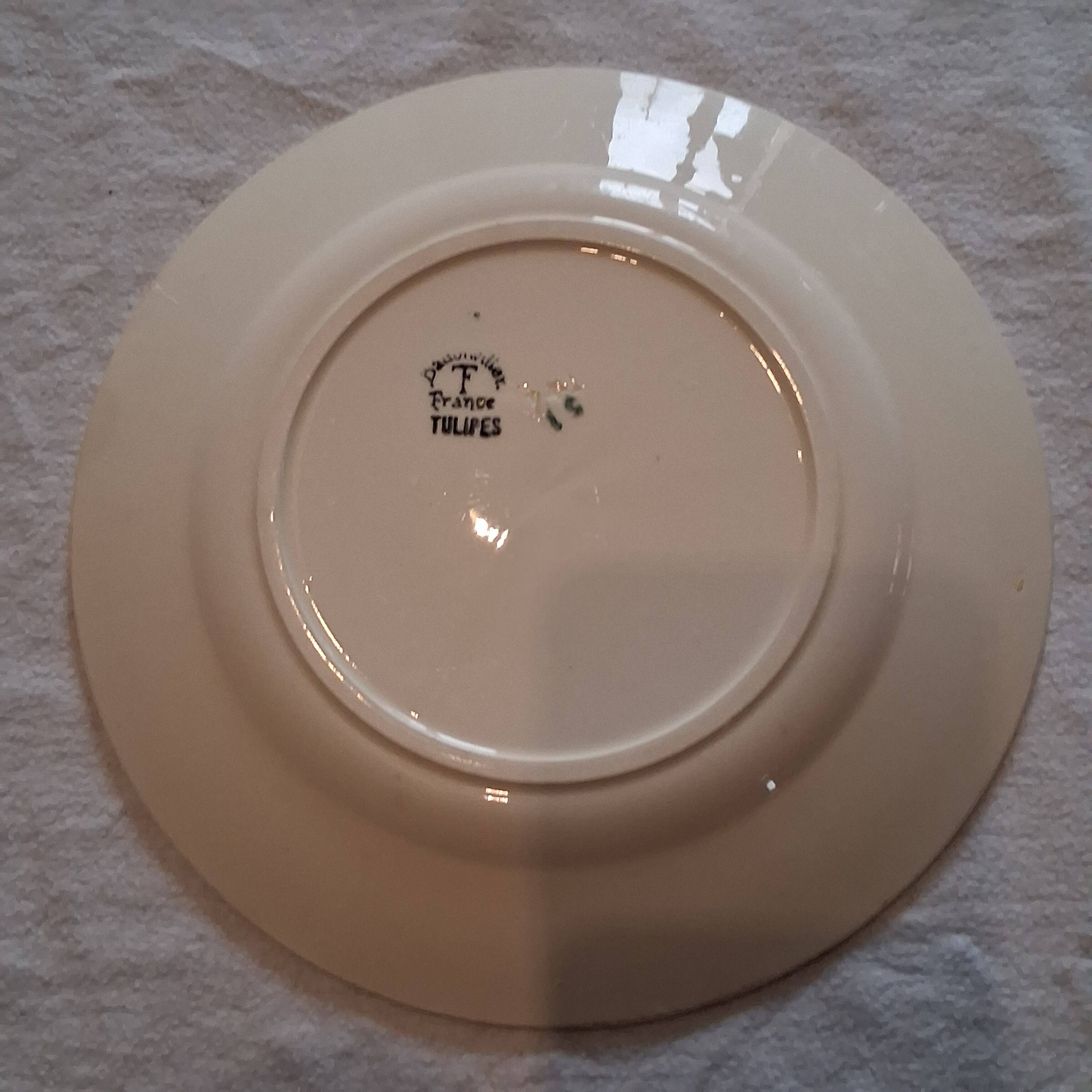 Old flat plate from Badonvillier in good condition.