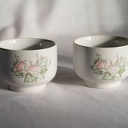 Set of 2 porcelain teacups with floral decorations, Korea