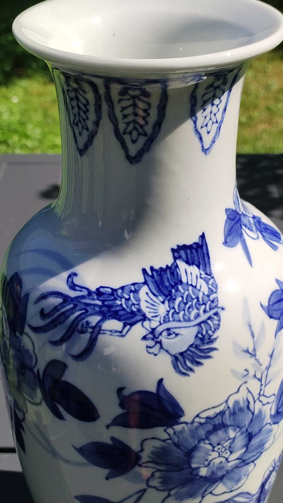 Asian/Chinese baluster vase in glazed ceramic. Decorated with floral motifs/Exotic birds