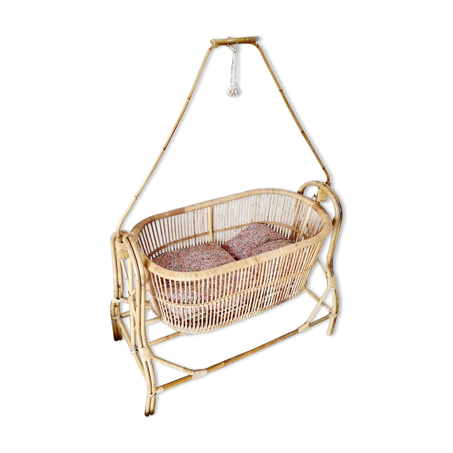 Rattan cradle
