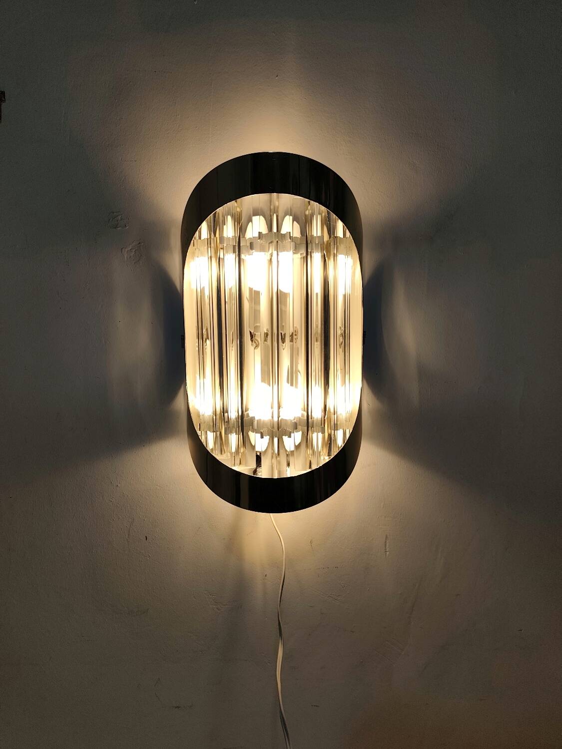 Aplique de pared de cristales. Italia, 1980s.