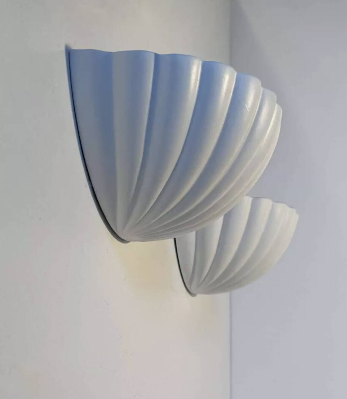 Paire d'appliques vintage coquillage, blanc mat, France 1970