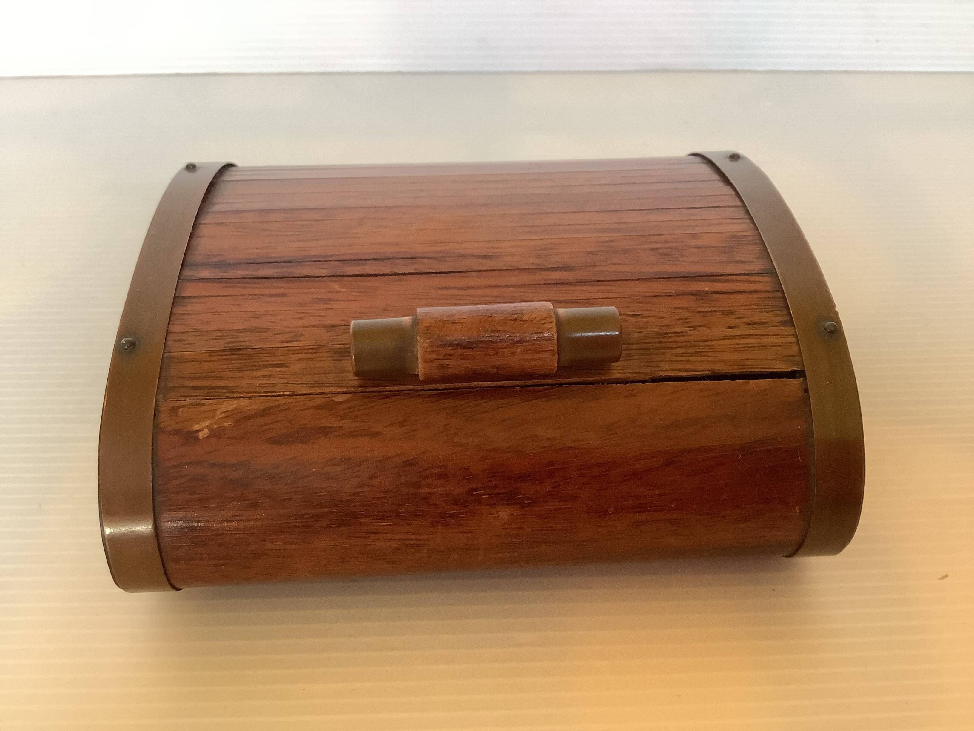 Old wooden box roller shutter roller curtain