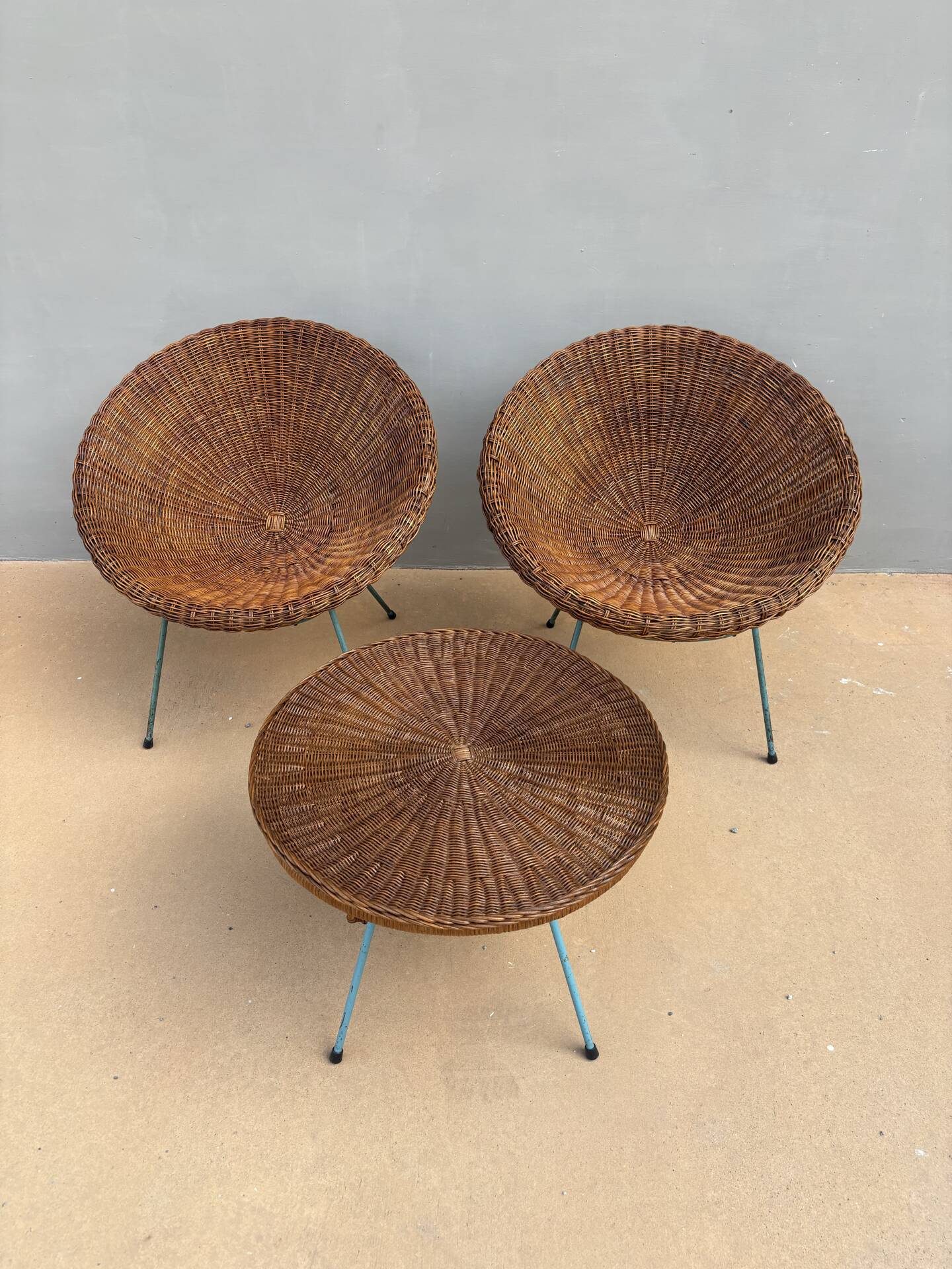 Ensemble vintage en rotin – 2 fauteuils & table basse – Années 60