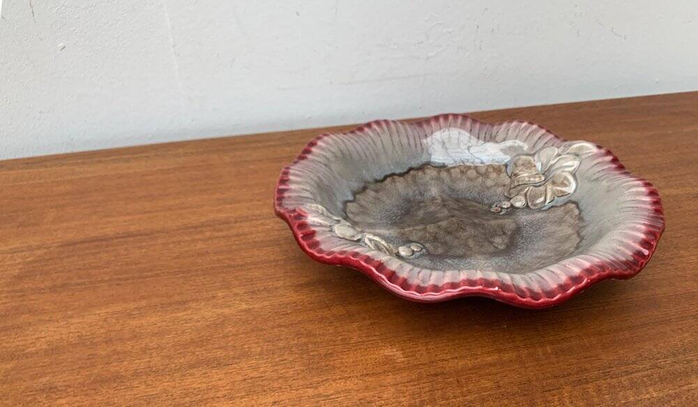 Large East German pottery bowl from the mid-century GDR by Strehla Keramik, 1960s.