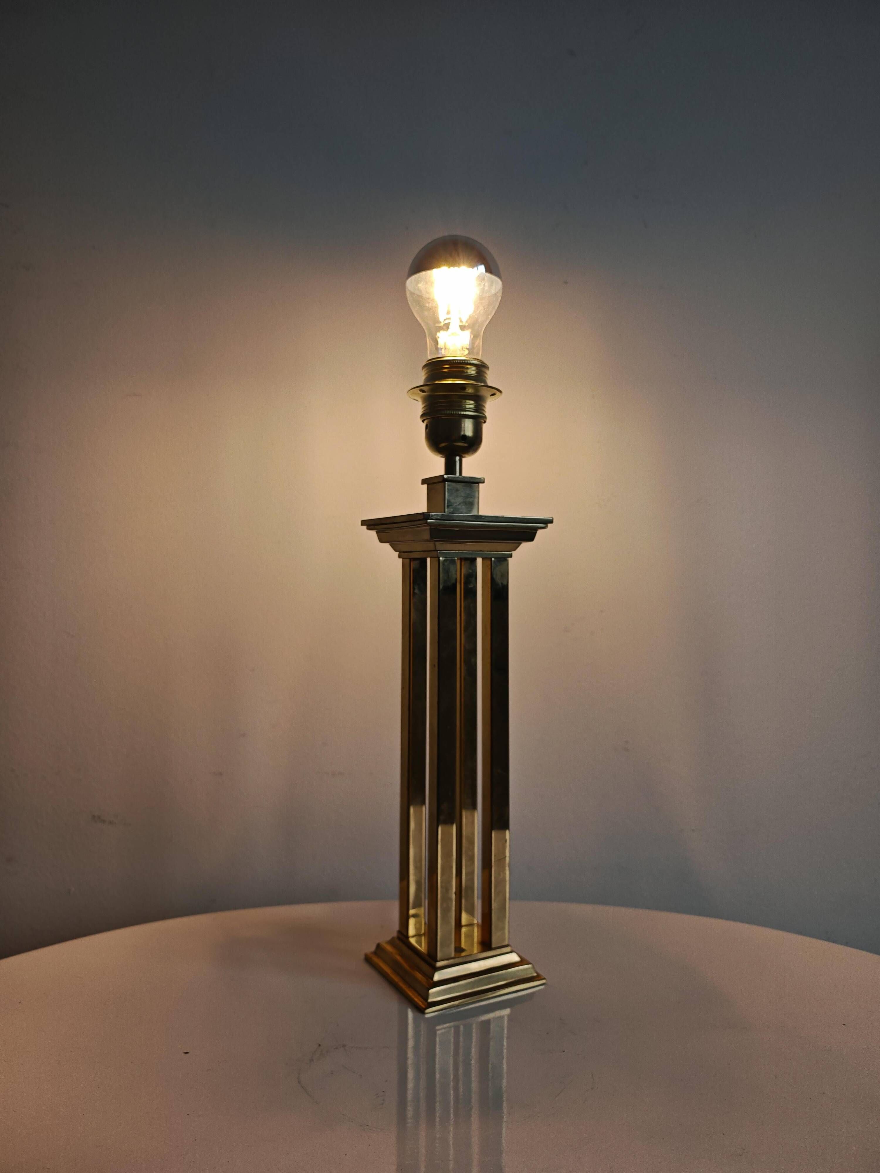 Hollywood Regency table lamp in gilded brass in the style of Willy Rizzo from the 1960s.