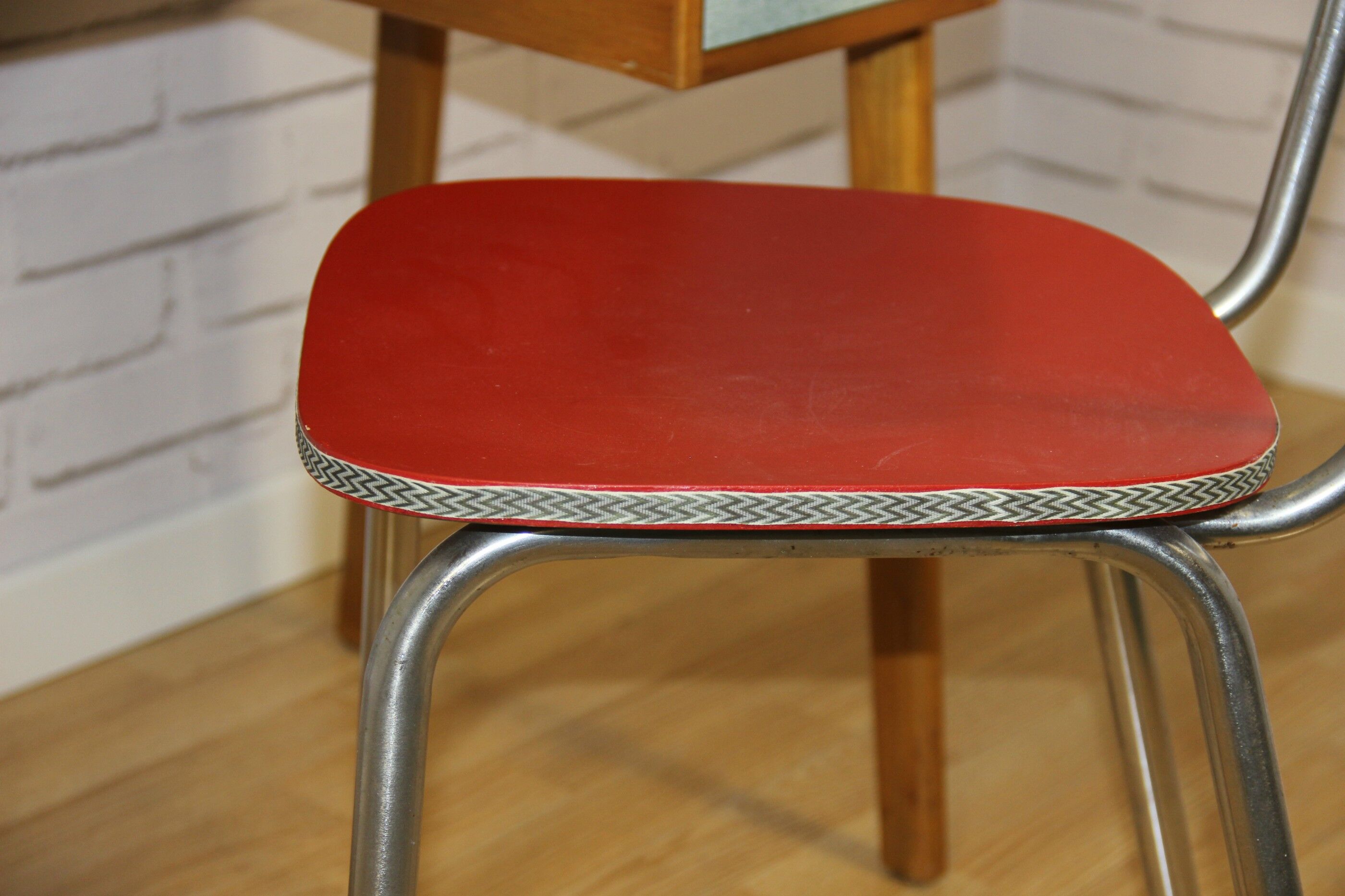 Bureau formica et sa chaise