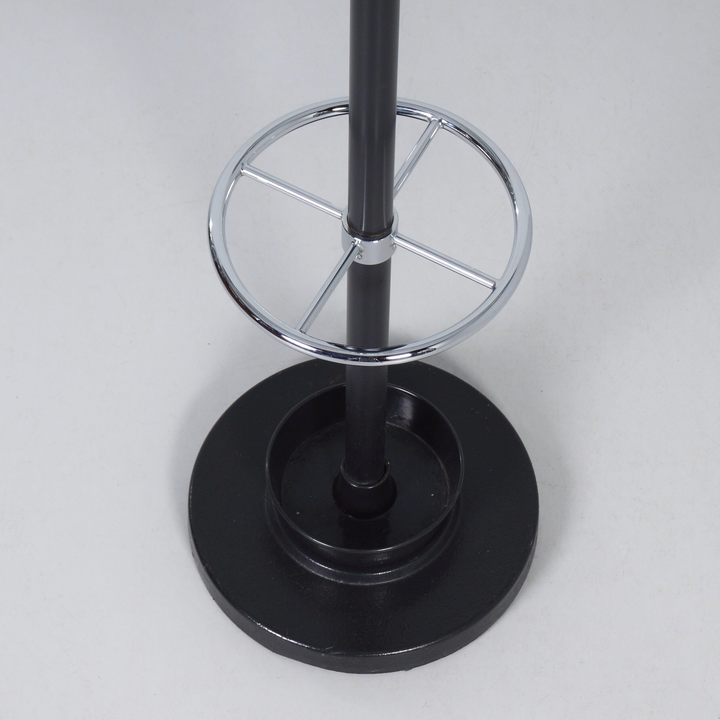 Coat rack Gispen 1016 by W.H. Gispen for Dutch Originals, 2010s – Chrome & Black Steel