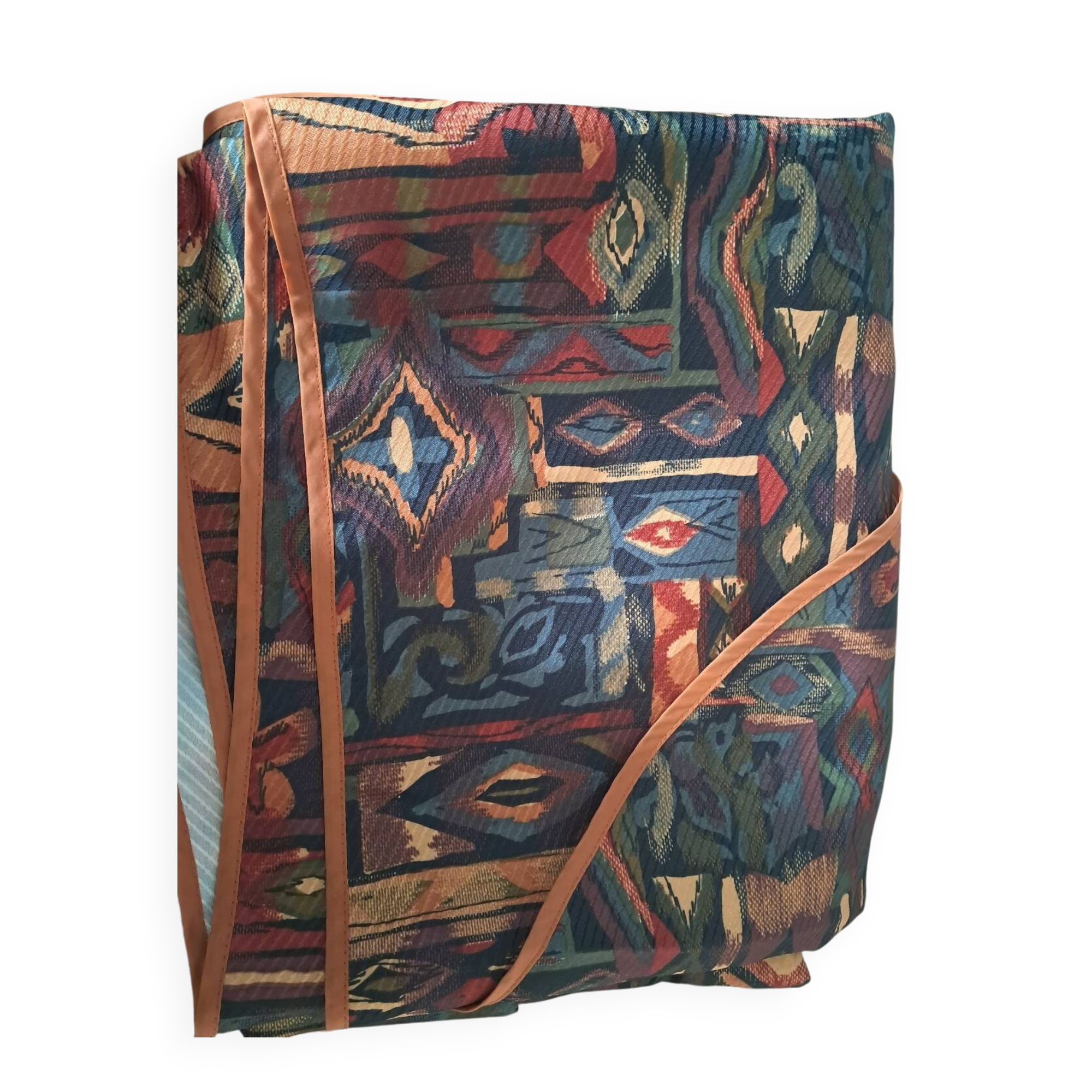 Oval tablecloth for 12 place settings