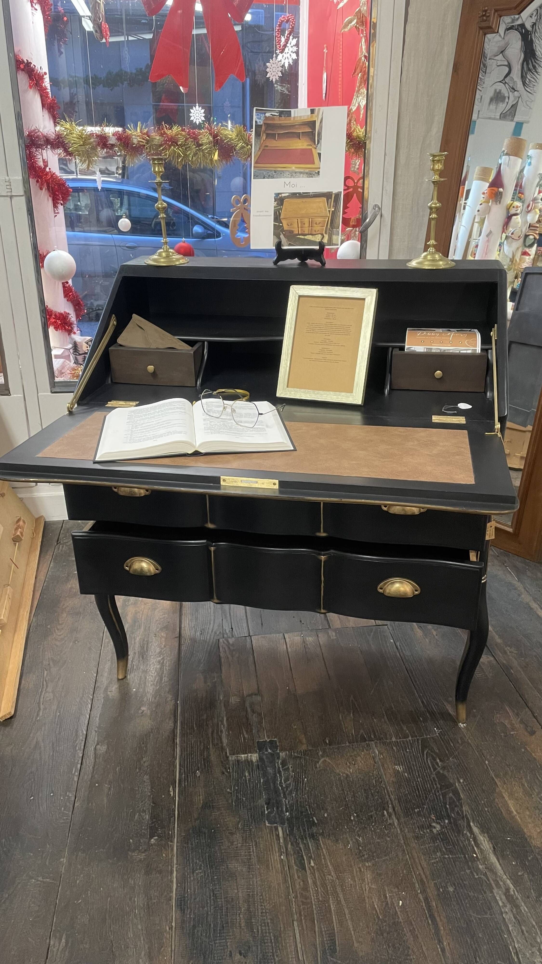 Vintage Writer's Secretary - Chic Louis XV Desk, Elegant, Refined and Luxurious Braroque
