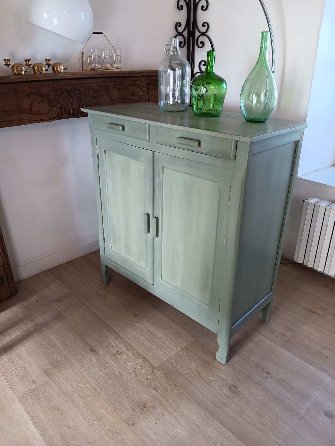 Green Parisian buffet