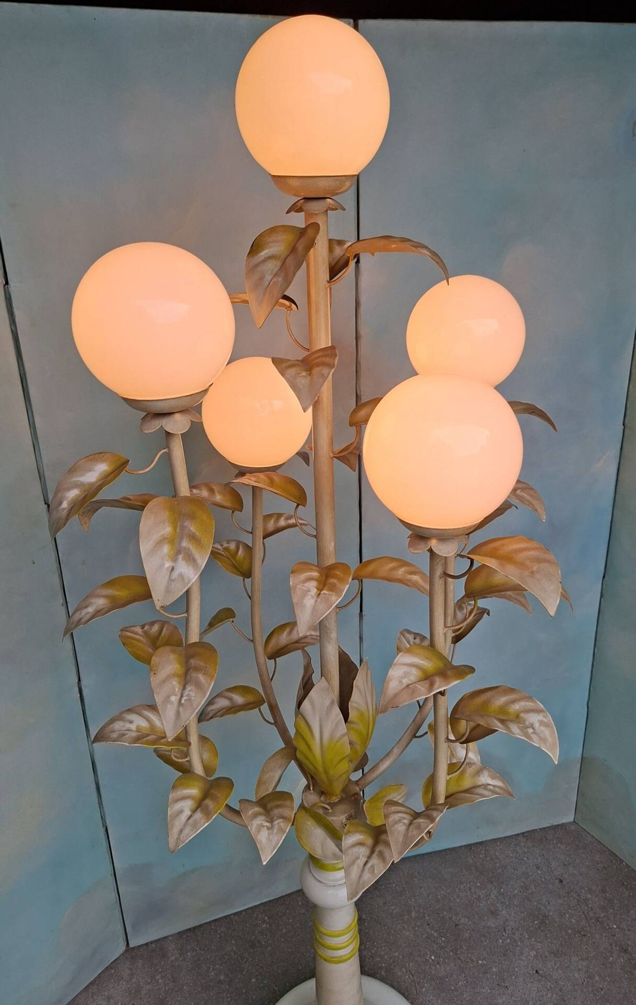 Lampadaire Hollywood Regency 5 globes, années 70