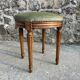 Tabouret repose-pieds en velours vert amande