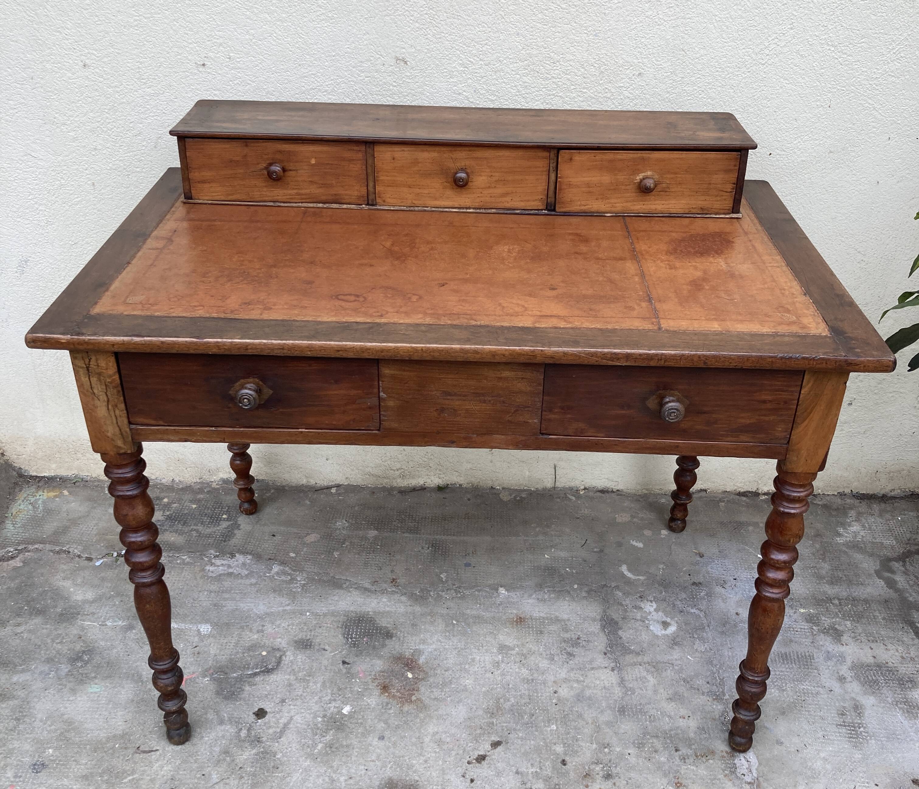 Antique desk with leather top and turned legs, 98 x 60.