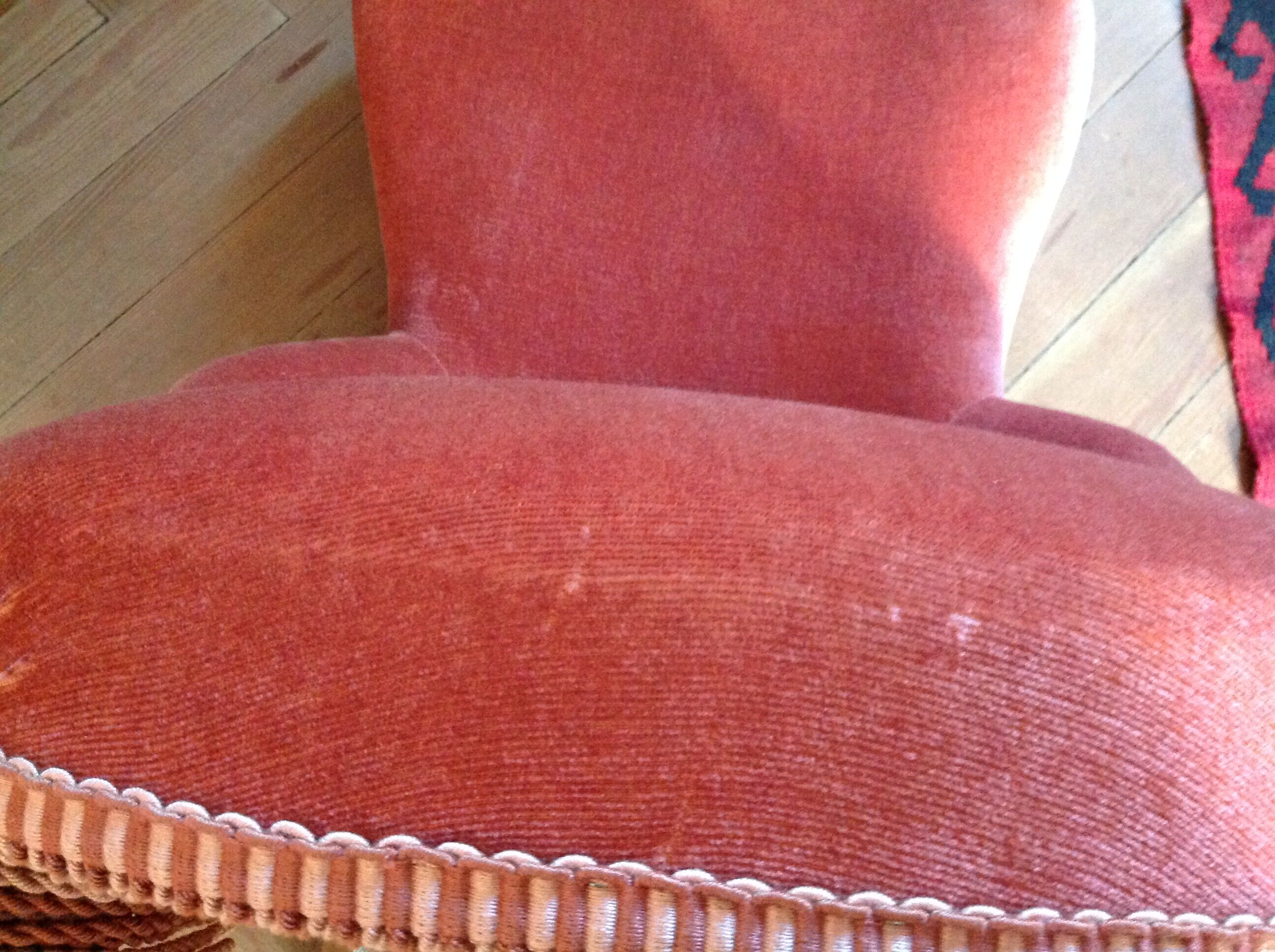 Pink velvet toad chair