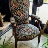 Fauteuil Voltaire ancien avec revêtement en tissu de qualité