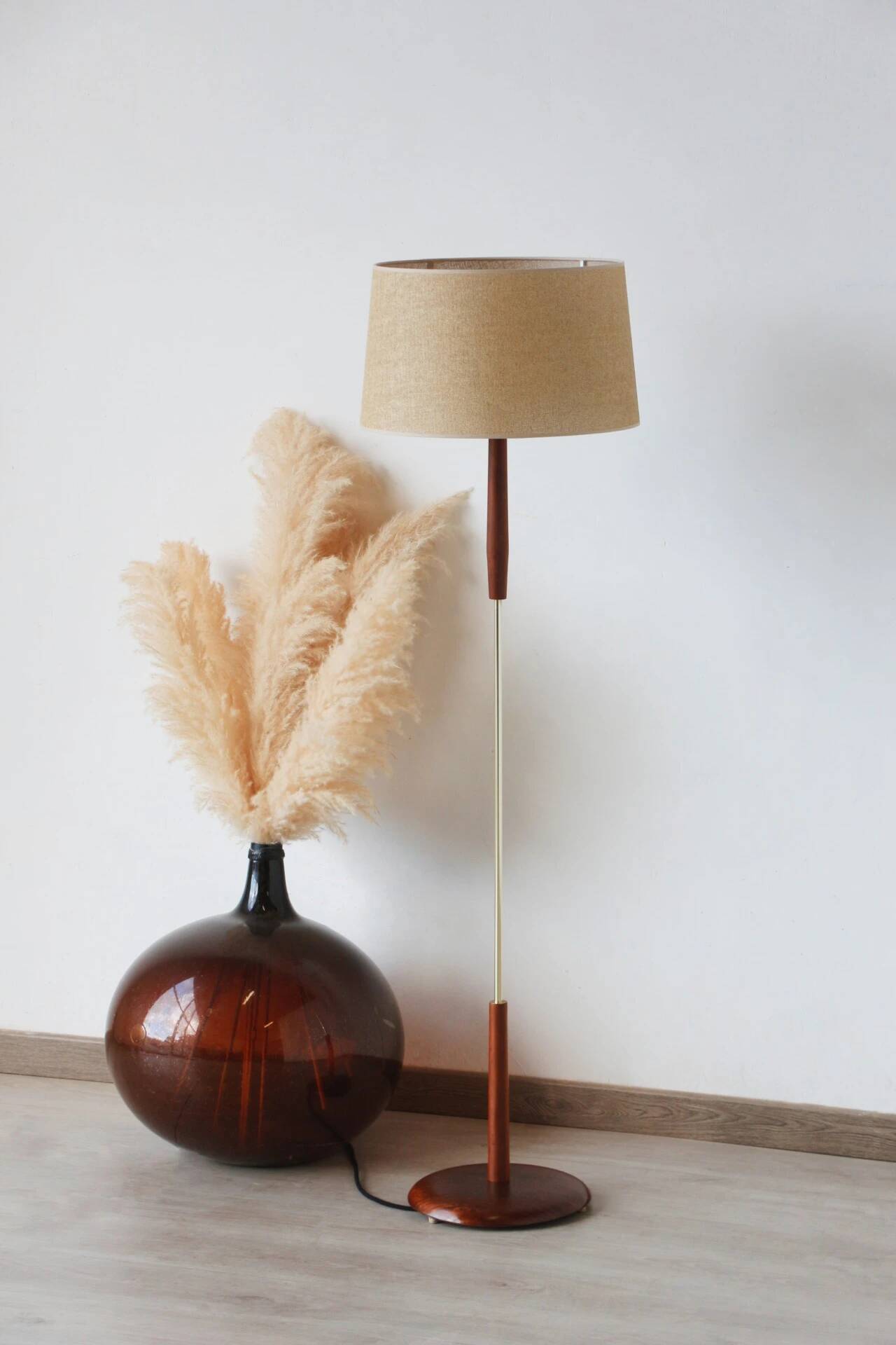 Vintage teak floor lamp from the 60s – renovated & chic design