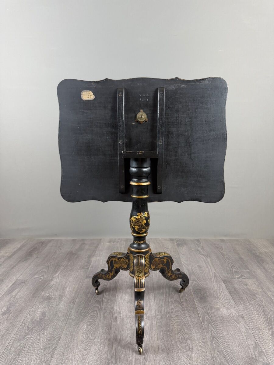 Table pliante Napoléon III en bois laqué noir et décor doré, XIXe siècle