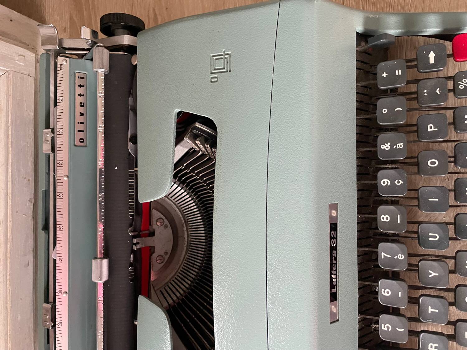 Olivetti lettera 32 typewriter
