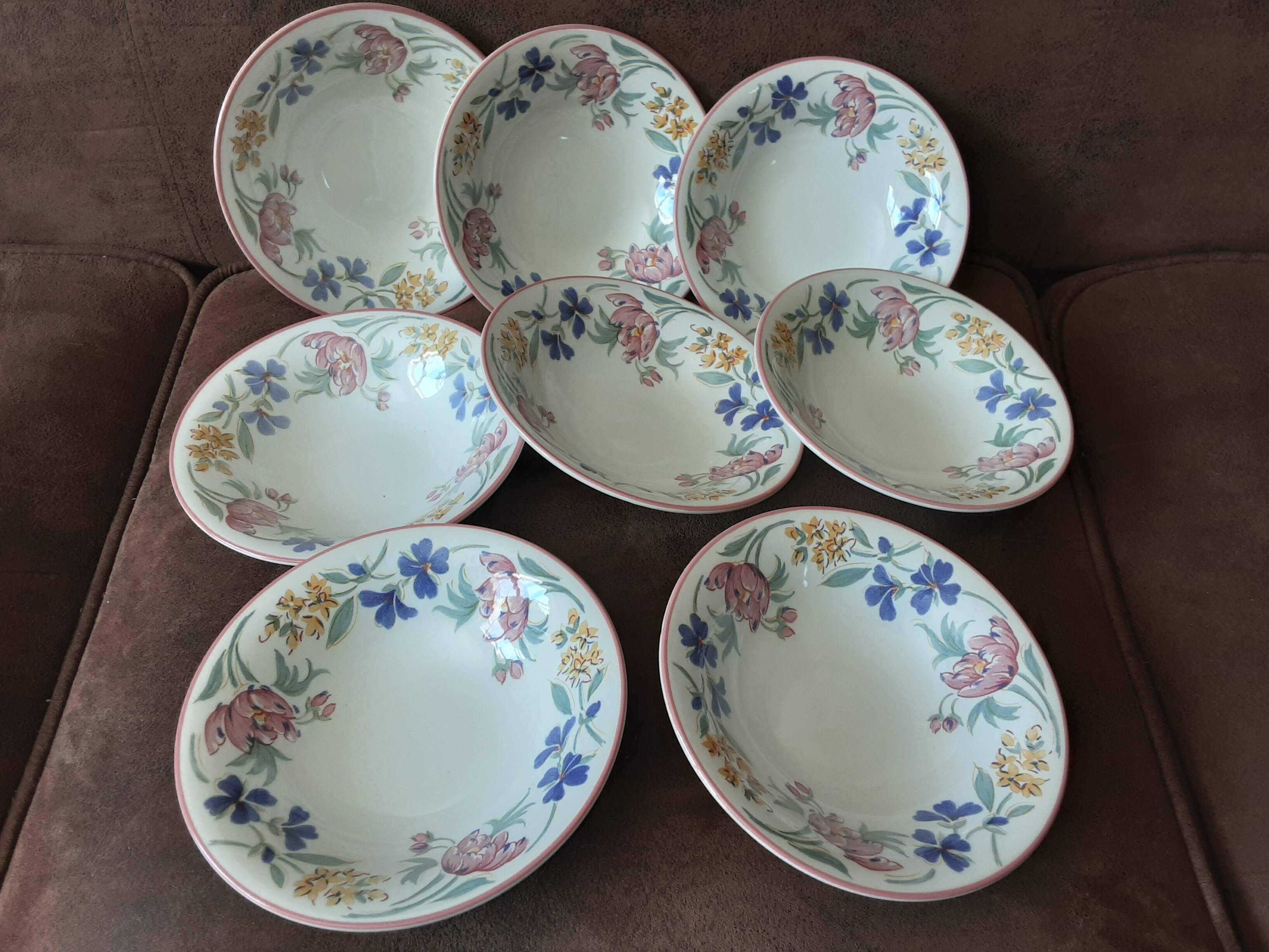 Set of 8 Chelsea England bowls