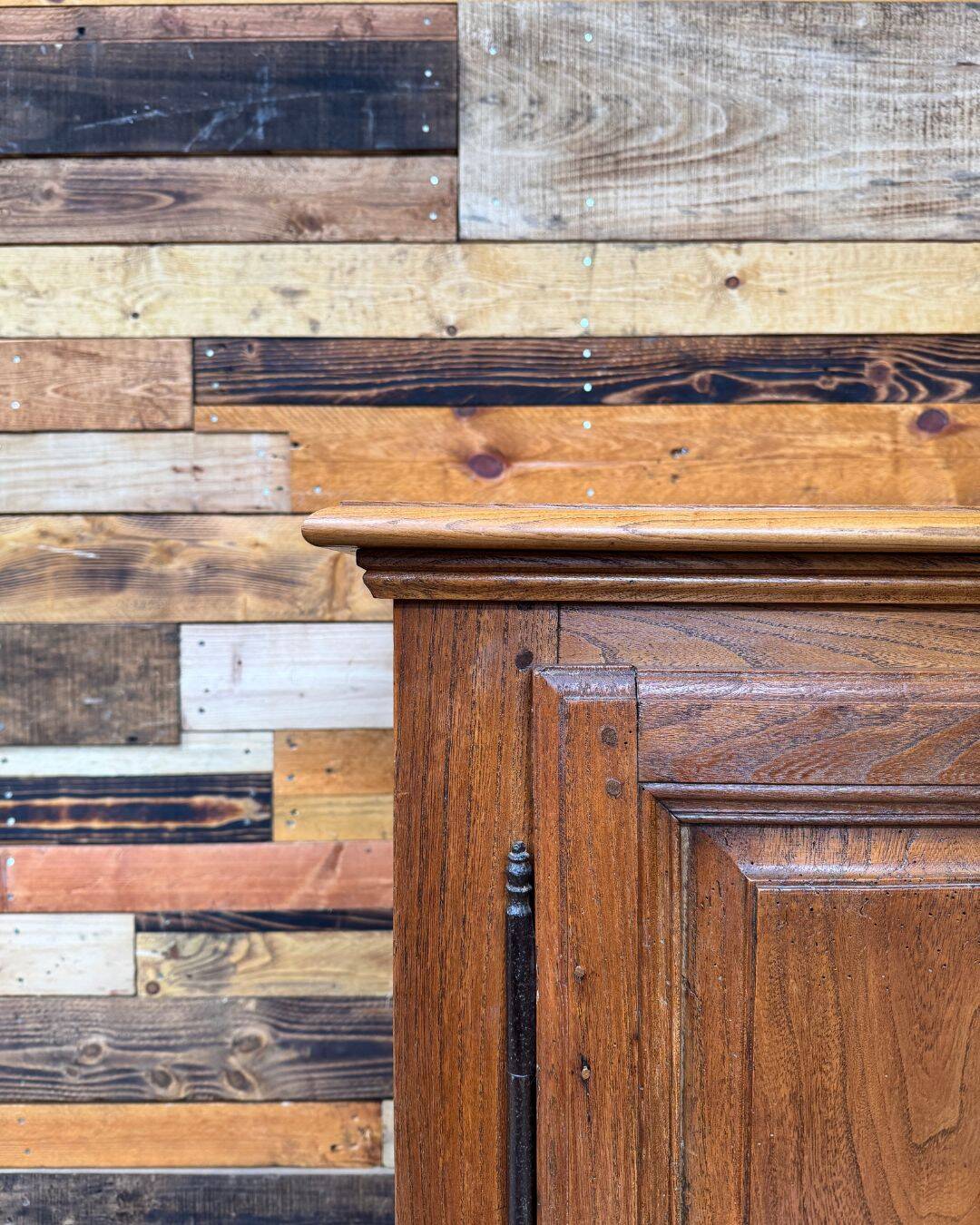 Parisian buffet in elm