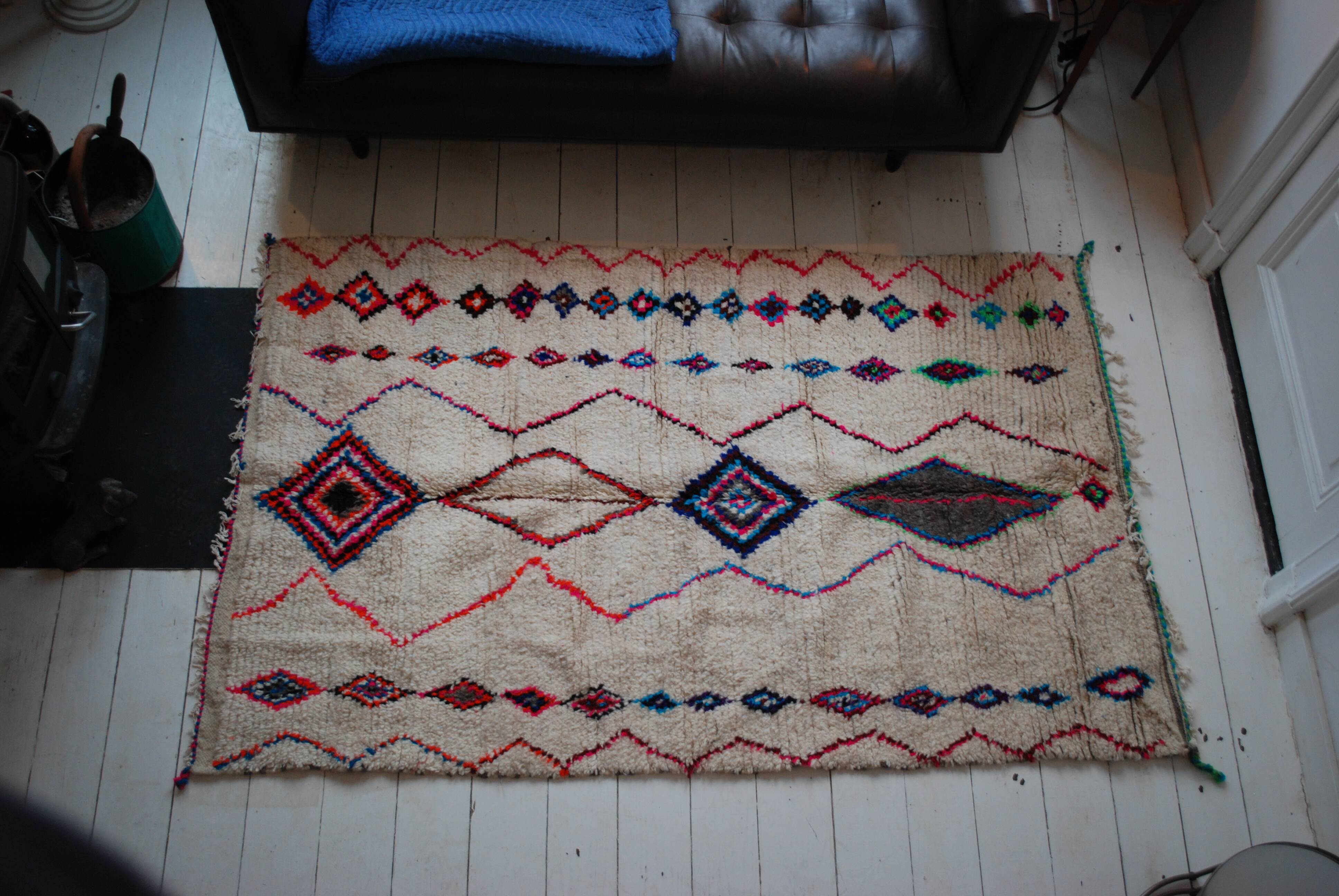 Berber vintage rug 100% wool, handcrafted. free shipping in europe. unique! 250x145cm