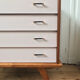 Commode vintage revisitée en Setting Plaster de chez Farrow & Ball