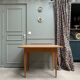 Bureau vintage aux pieds fuseaux, rénové
