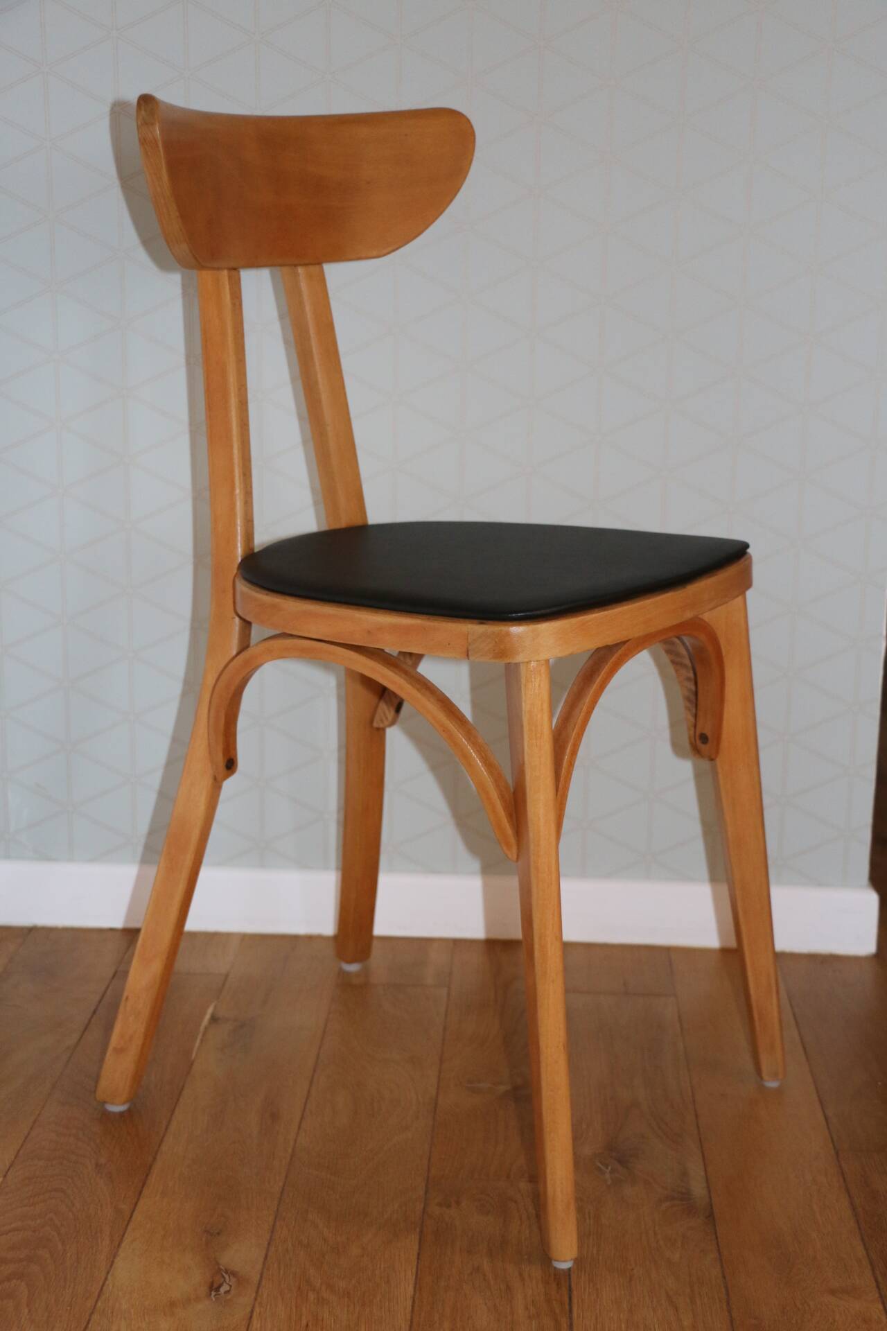 2 chaises Jurasiège hêtre clair skaï noir
