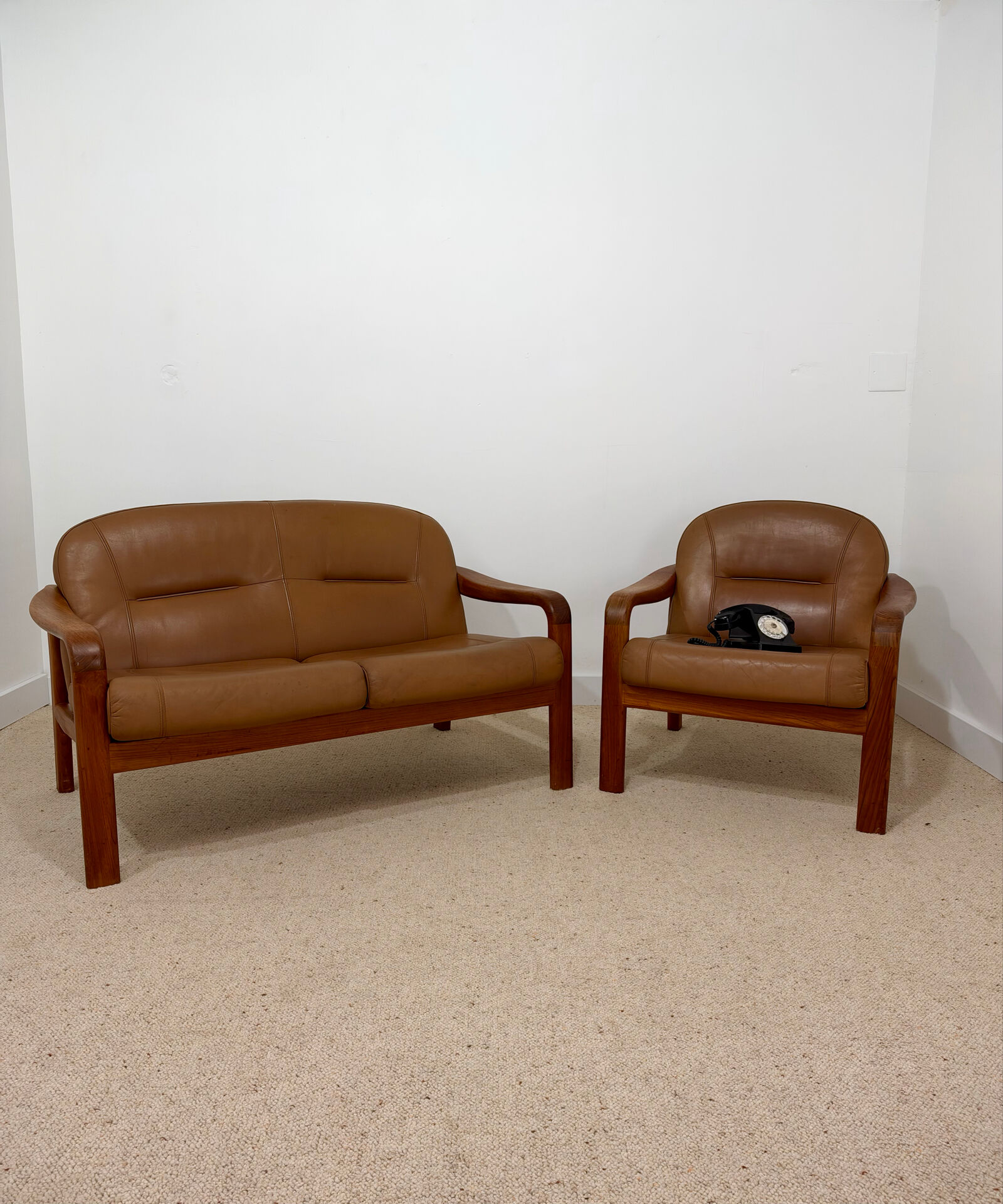 Vintage living room set – 2-seater sofa & cognac leather armchair