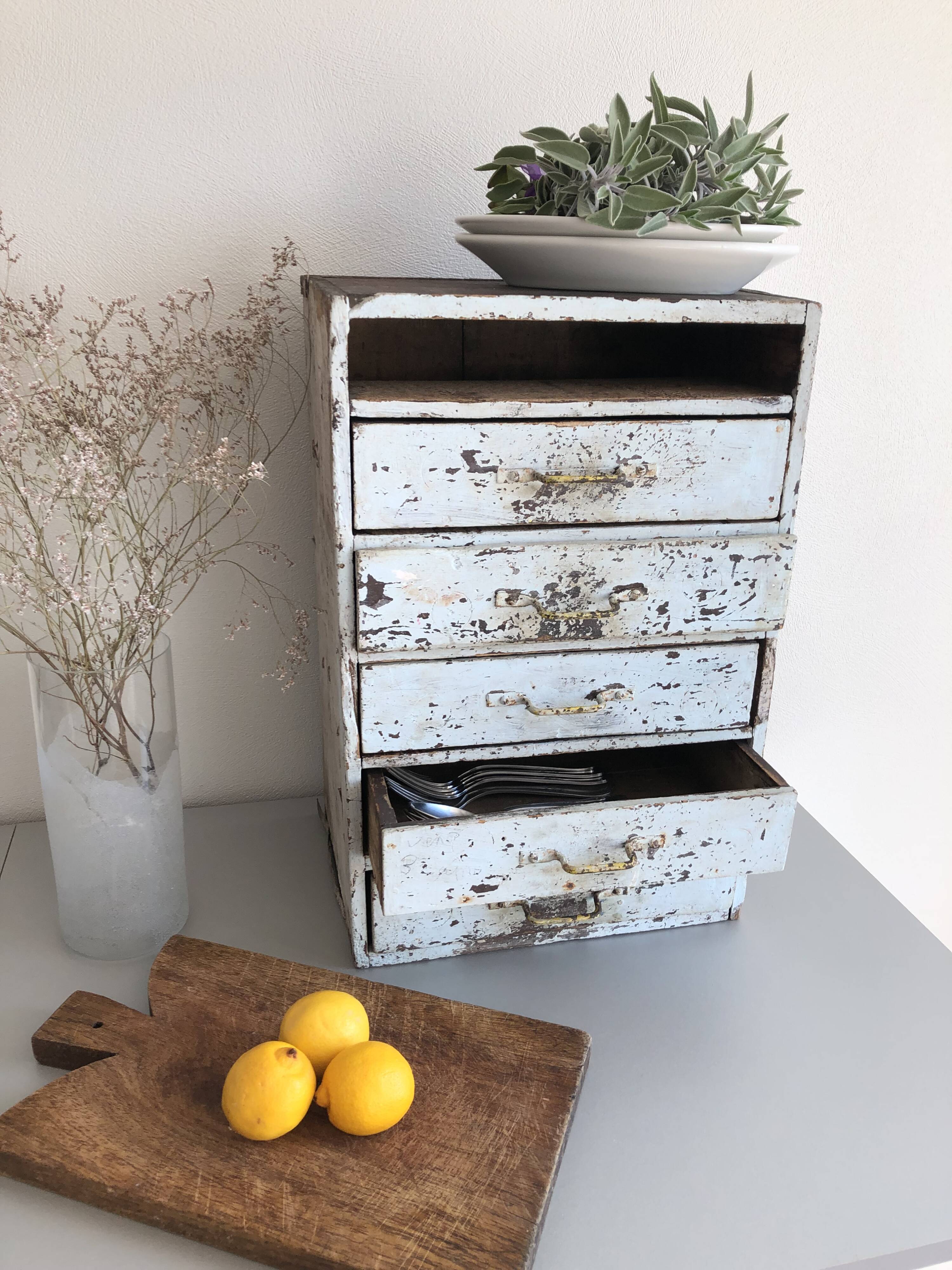 Small drawers furniture skated