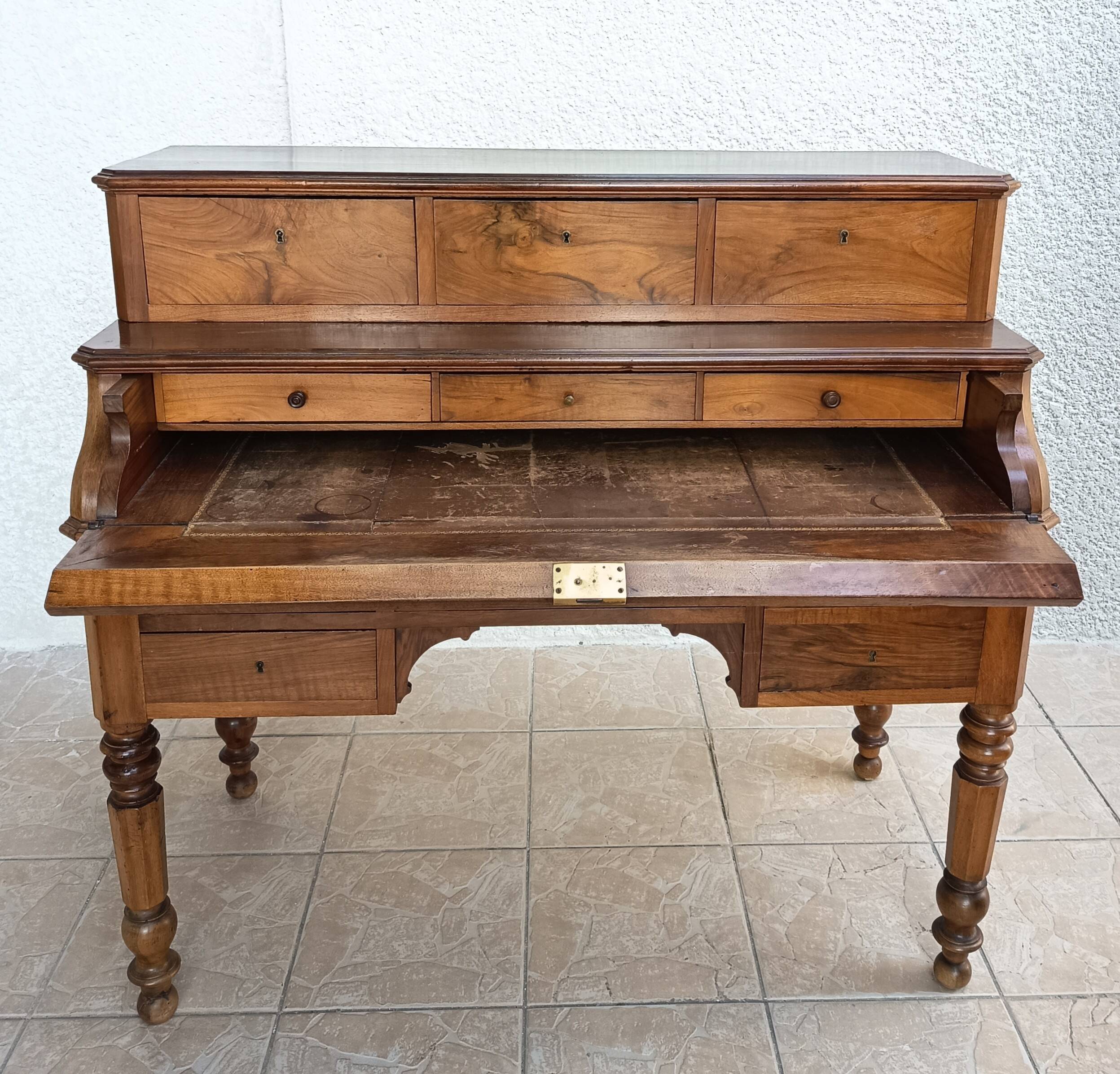 Bureau à cylindre Louis Philippe en noyer époque 19ème