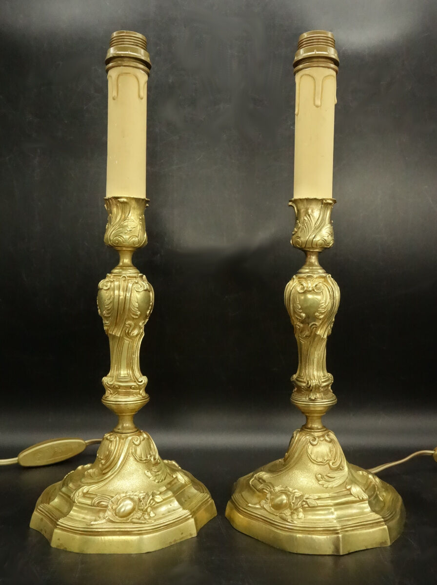 Paire de pieds de lampe style Louis XV - bronze doré