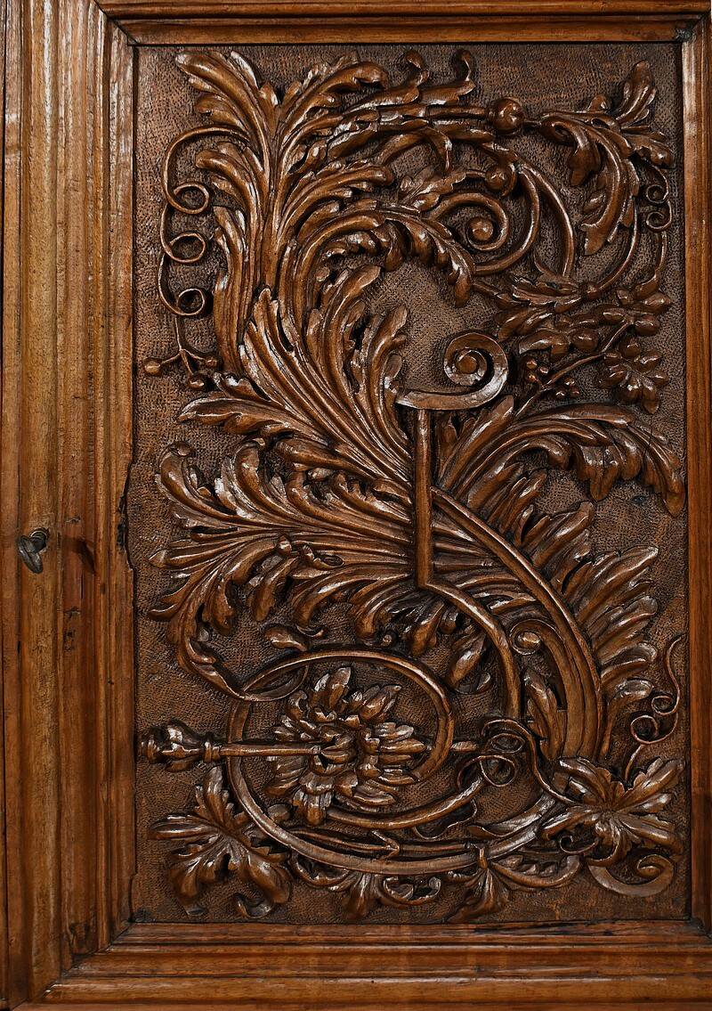 Oratory in solid walnut, Neo-Gothic Renaissance style – Late 19th century