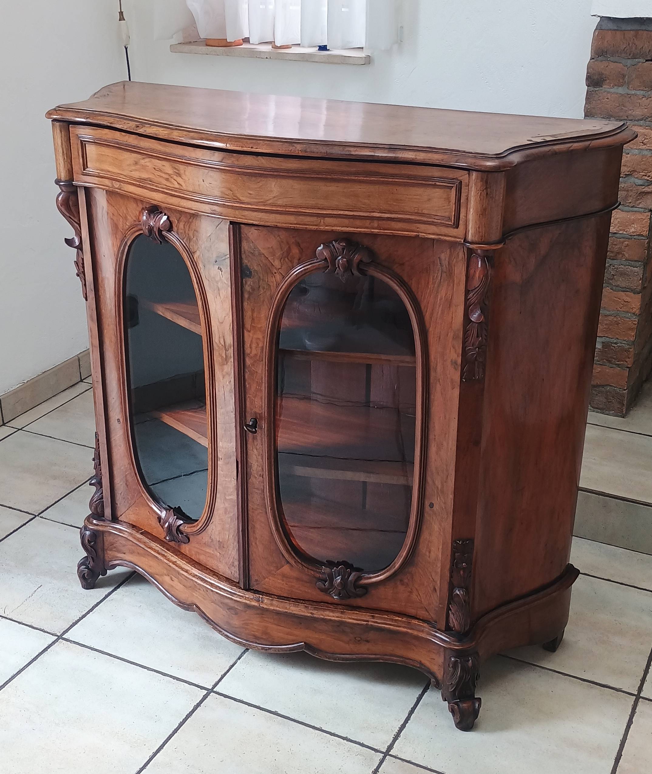 Meuble d'appui en placage de ronce de noyer style Napoléon III ou fin XIX