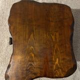 Table de chevet en bois brutaliste ou meuble d’appoint