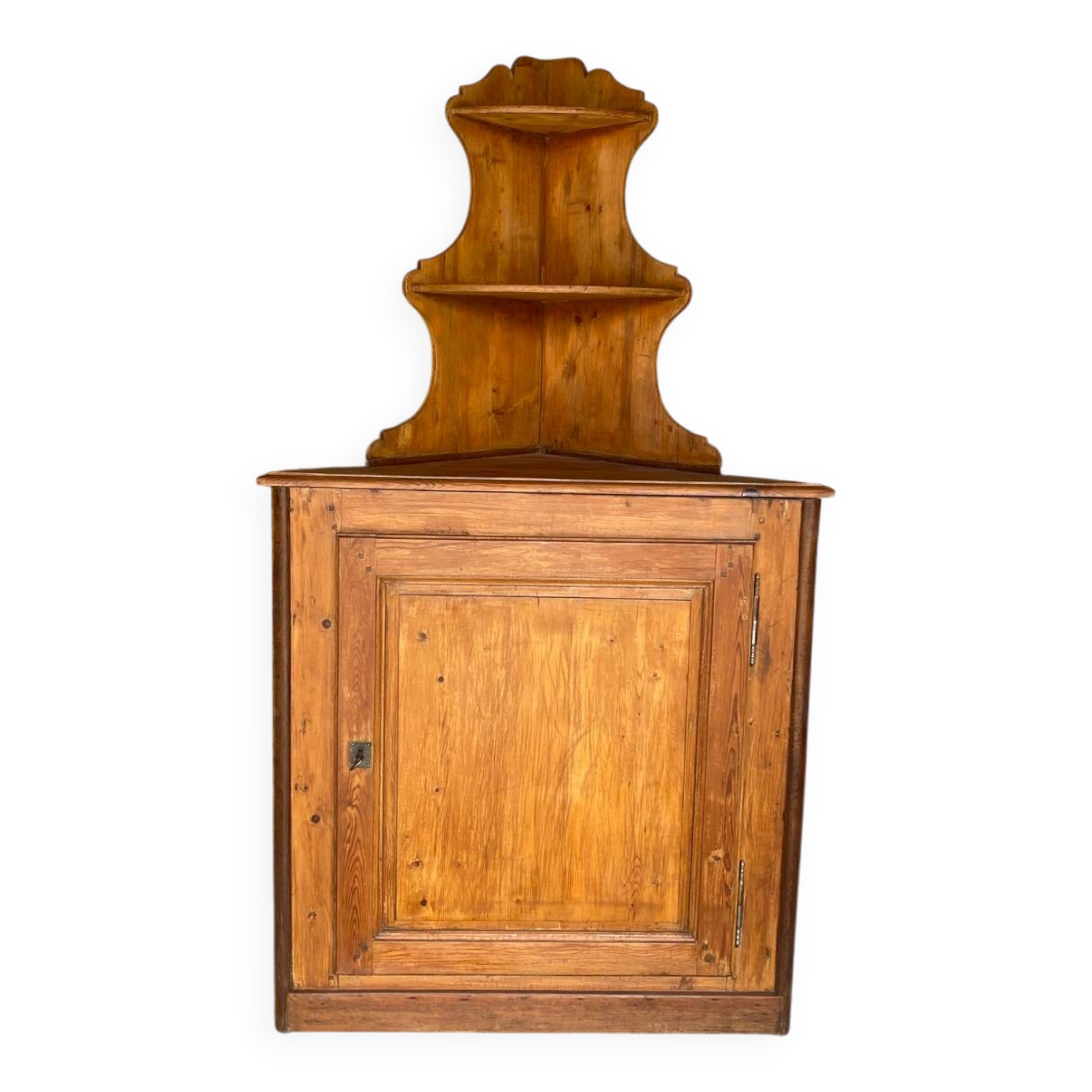 Encoignure ancienne avec étagère