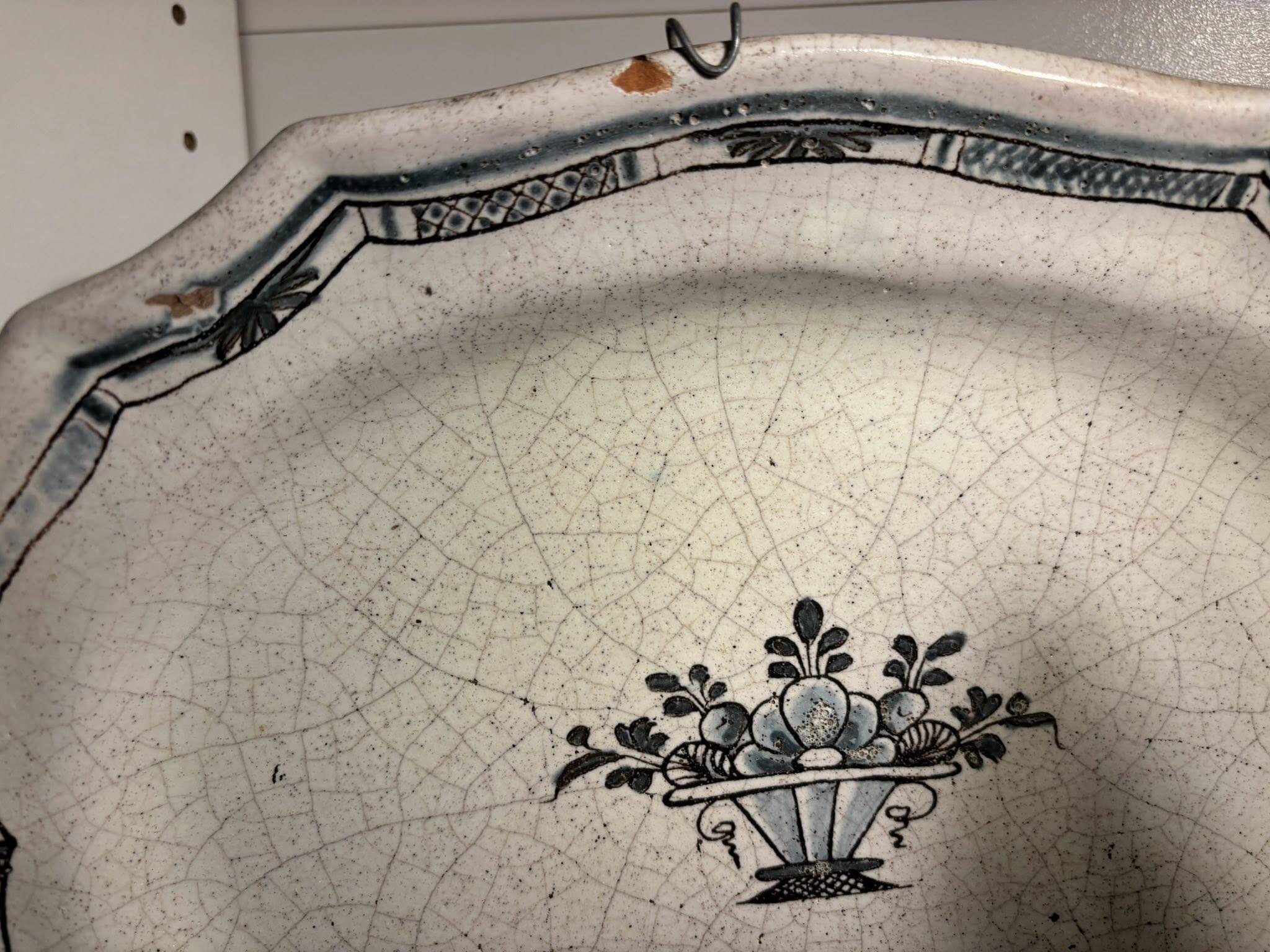 Old black ass type dish