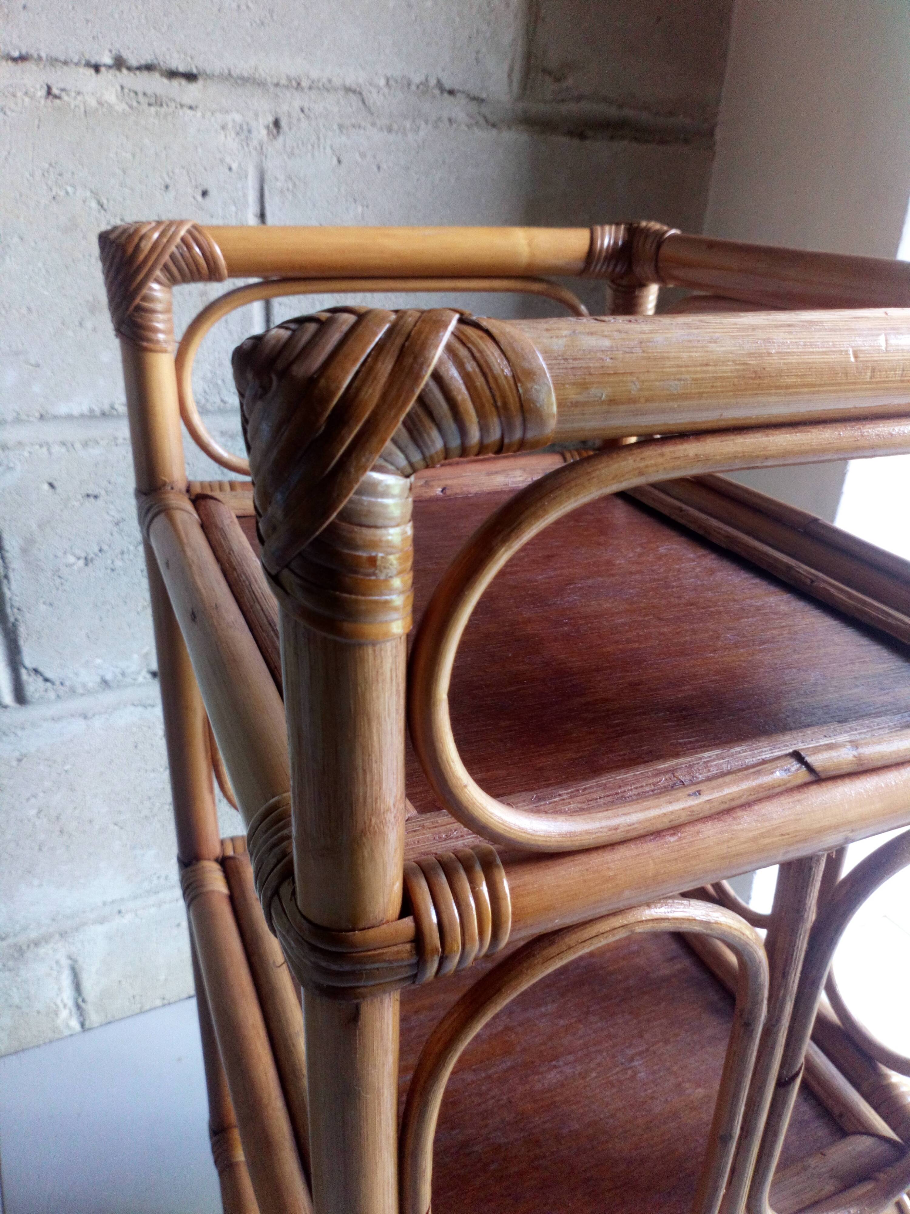 Shelf selette on wooden feet and vintage rattan