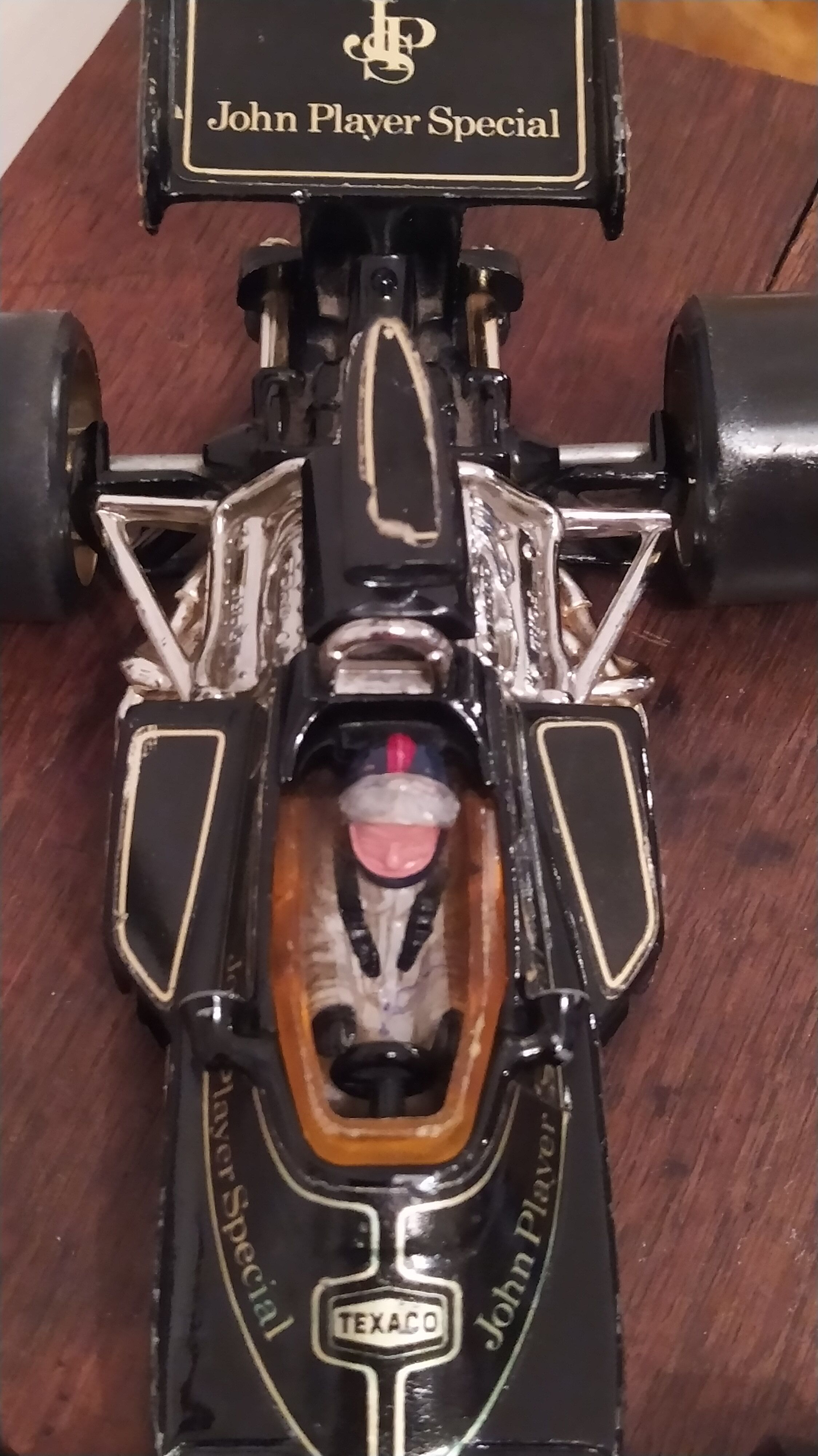 Reduced model corgi john player special f1 1/16