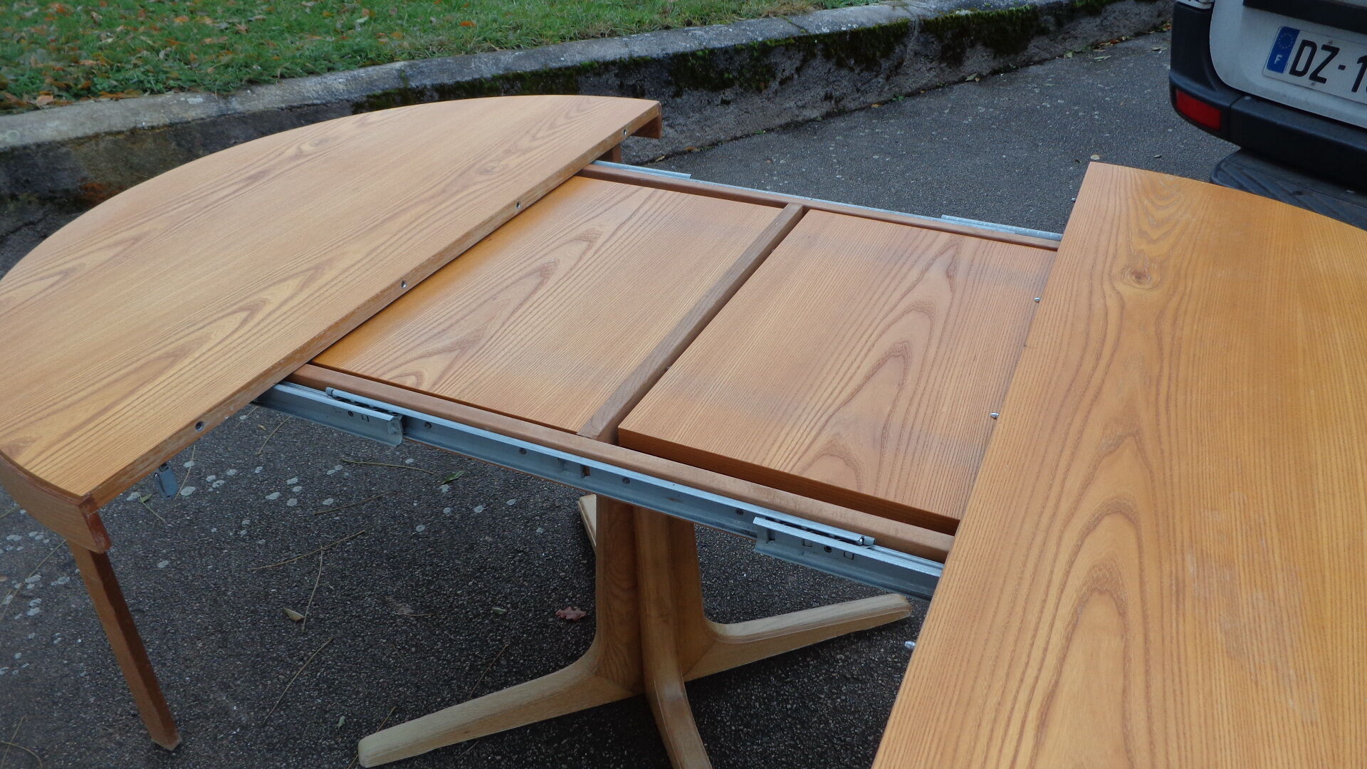 Baumann table in white wood