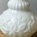 White opaline vase from the early 20th century