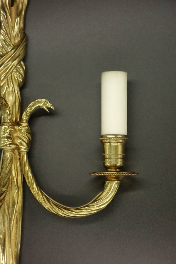 Large pair of wall lights, eagle heads, Louis XVI style from Hettier Vincent - gilded bronze