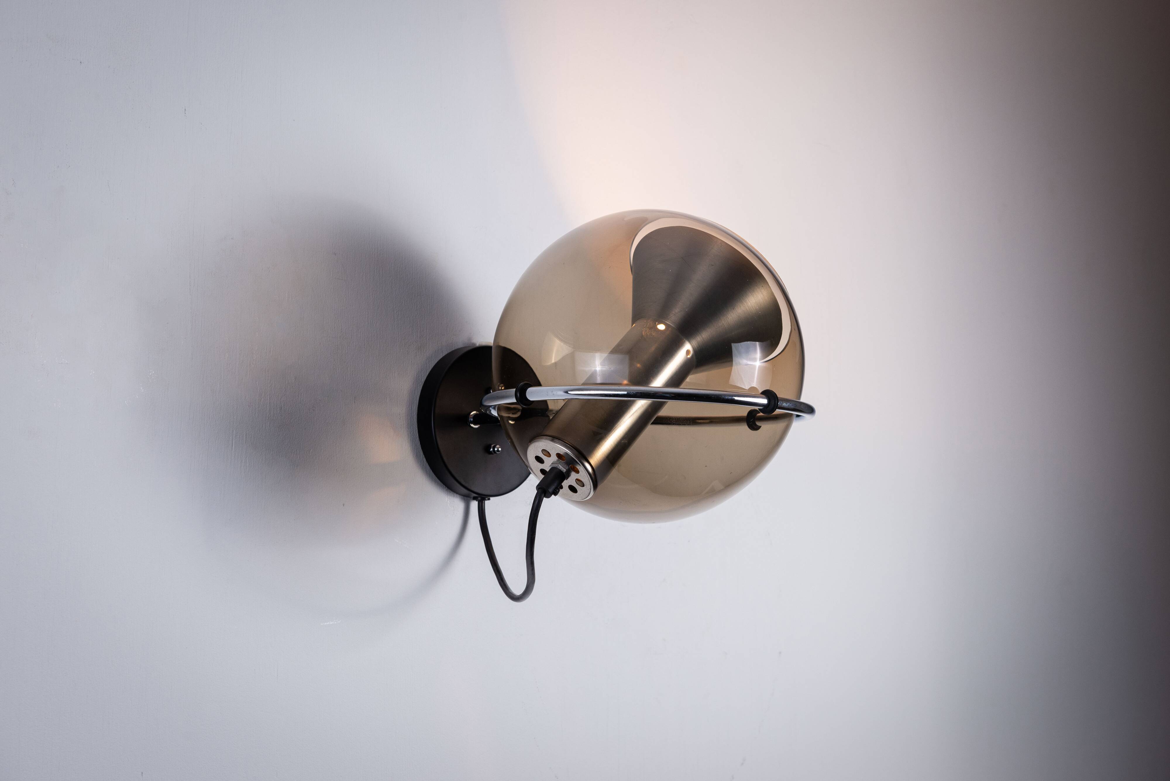 Frank Ligtelijn 'Globe' wall lamp for Raak Amsterdam 1962