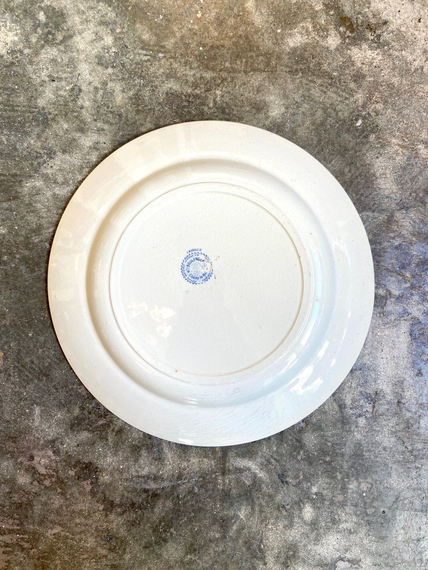 Round dish Hte Boulenger in white and blue iron earth, service "Lavoisier"