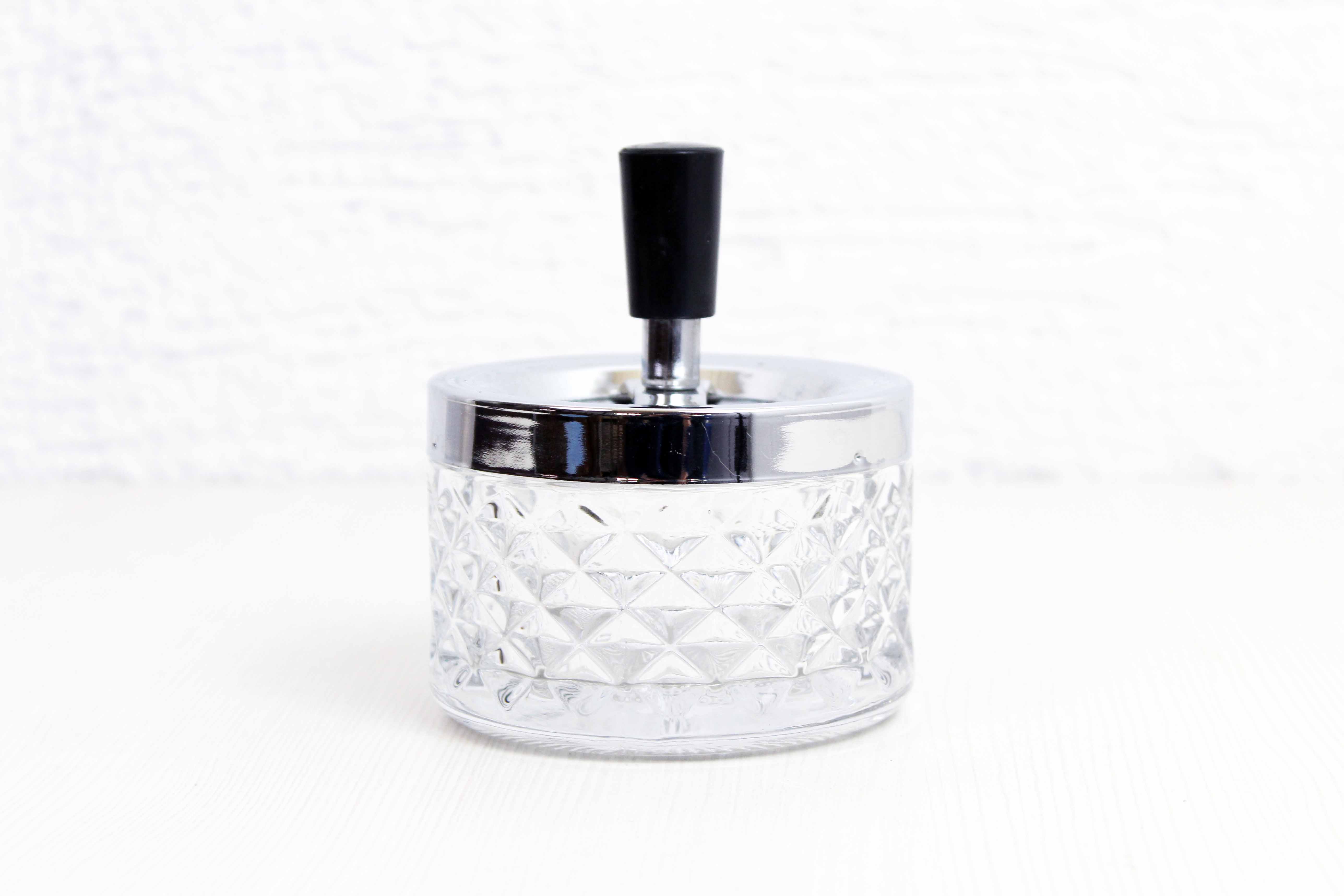 Cendrier poussoir vintage