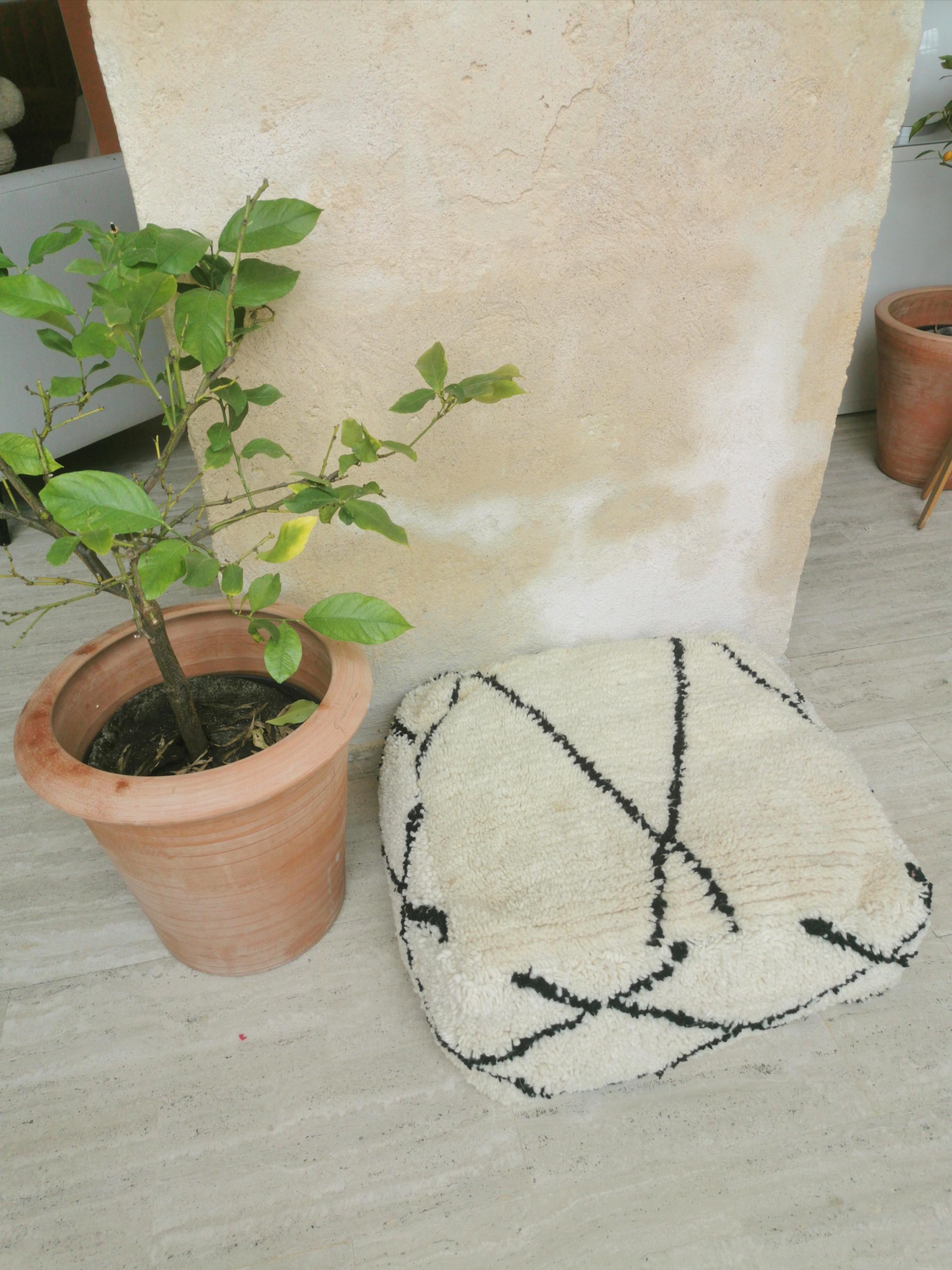 Berber pouf cover béni ouarain 100% white wool with diamonds