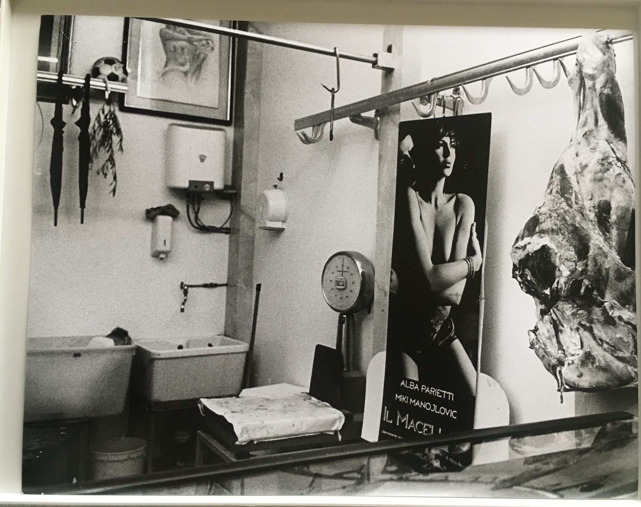 Draw Italy 90s - Female nude in a butcher shop