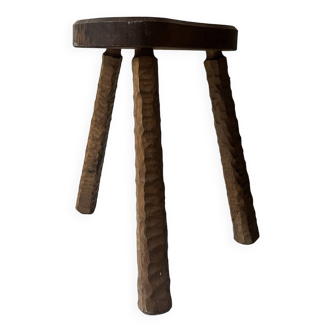 low brutalist shepherd stool in carved wood, France 1950