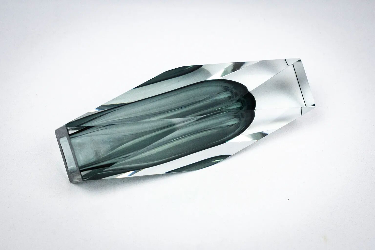 Faceted submerged vase, grey-blue Murano glass – dlg Flavio Poli